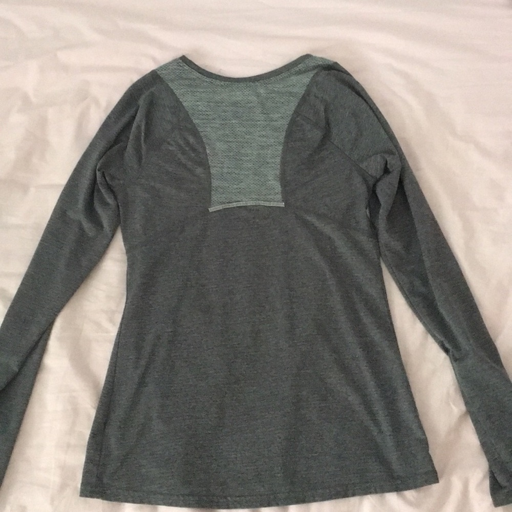 Gray athletic top - Picture 3 of 5
